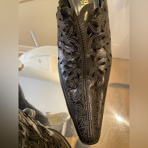 San Marina Paris/Leather Mules/intricate filigree design/gold design 🤎 - Picture 11 of 14